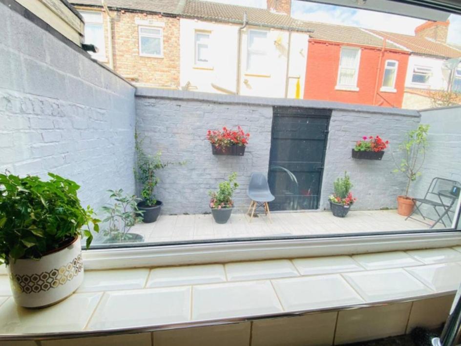 Entire 4 Bedroom House - Ev Point & Free Parking Liverpool Bagian luar foto