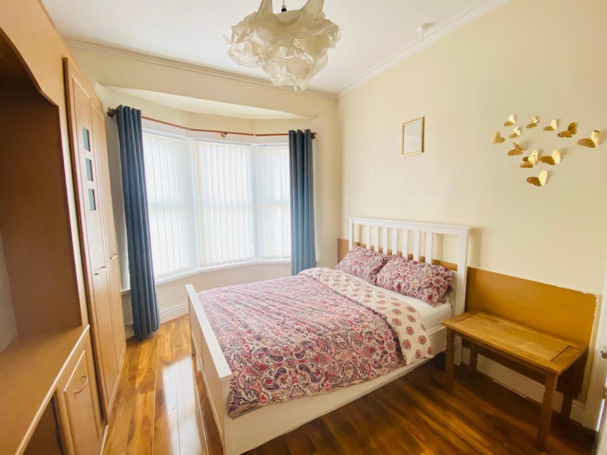 Entire 4 Bedroom House - Ev Point & Free Parking Liverpool Bagian luar foto