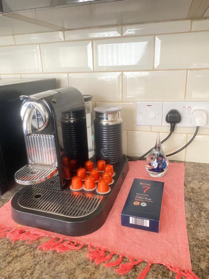 Entire 4 Bedroom House - Ev Point & Free Parking Liverpool Bagian luar foto
